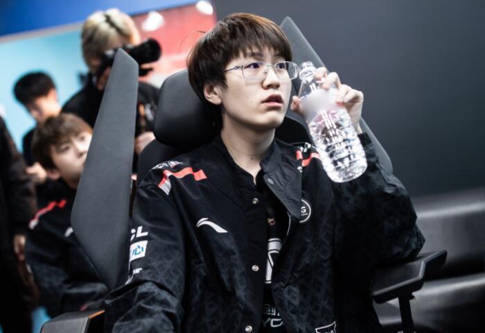 嘈杂的球迷 嘈杂的球迷